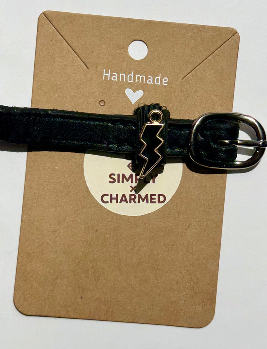 Spur Charms - Black lightning bolt (Pair)